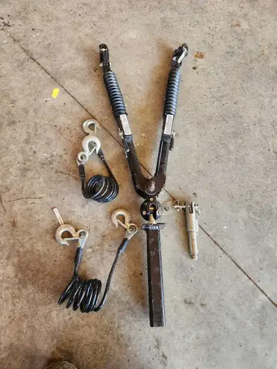 Blue Ox Alpha 2 tow bar Class lll 2" receiver 6500LB towing capacity. Only used once or twice. These...