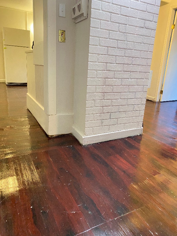 All Utilities Included / 3Bedroom Suite / Walk to All Amenities Long