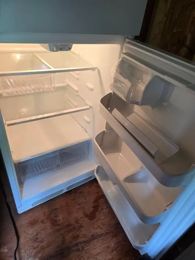 réfrerigateur in Refrigerators in Sherbrooke - Image 3