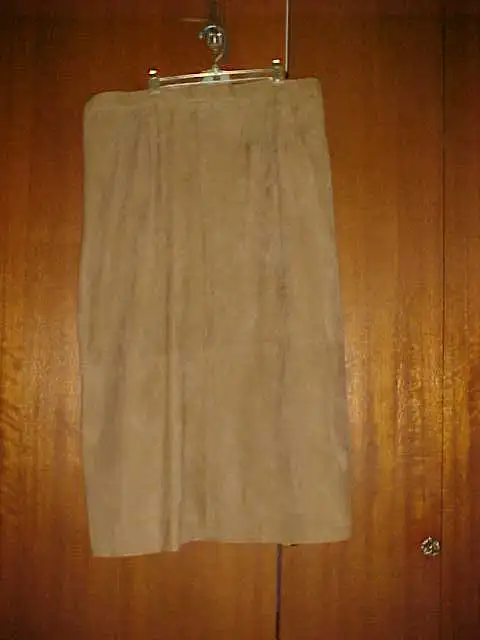 SUEDE AND FUR JACKET AND SKIRT in Women's - Tops & Outerwear in Calgary - Image 6