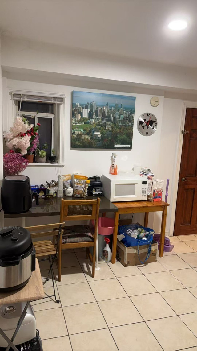 room for rent in Room Rentals & Roommates in City of Toronto - Image 4