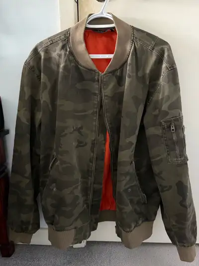 Selling a Zara Mens camo bomber jacket in a size M. Worn a few times. Please message me if you are i...