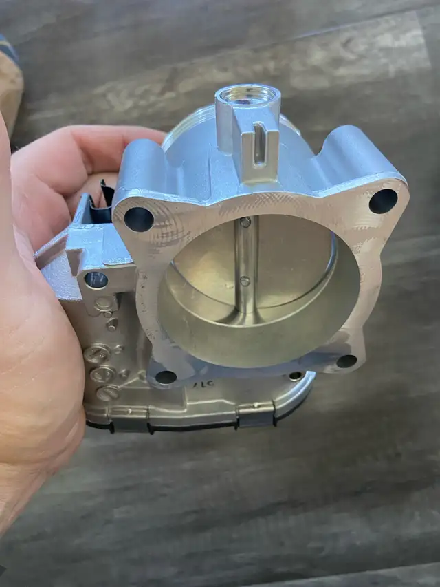 2006 volvo xc 90 throttle body brand new  in Engine & Engine Parts in Napanee - Image 3