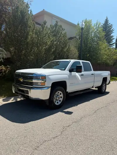 Selling this fantastic condition 2018 Chevrolet Silverado K3500 HD Crew Cab Long Box with 4x4 Only h...
