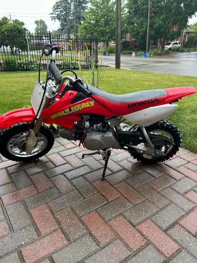 2006 Honda 50cc 4 stroke dirtbike fresh oil, carb clean and new back tire. Runs great no issues I ha...