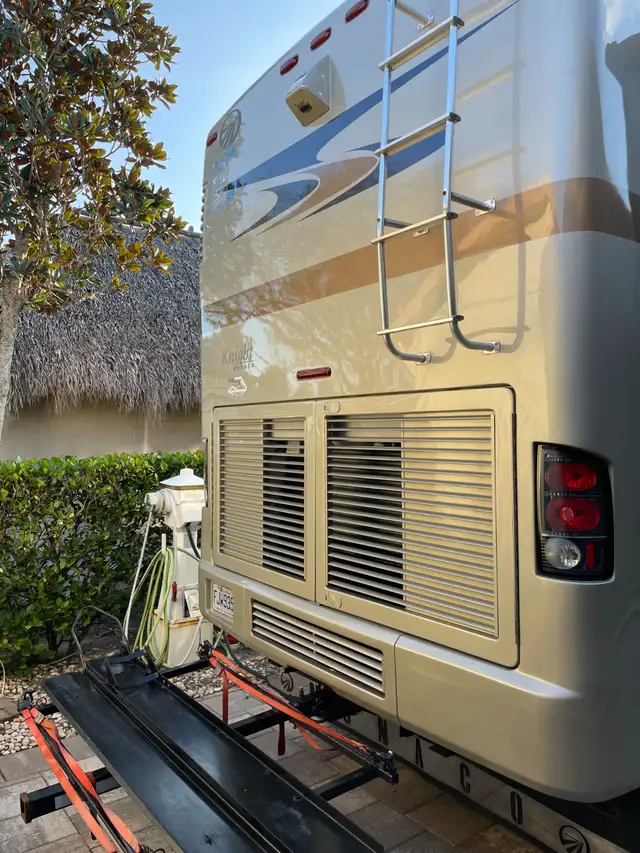 2006 Monaco Kinght PDQ Motorise in RVs & Motorhomes in Sherbrooke - Image 16