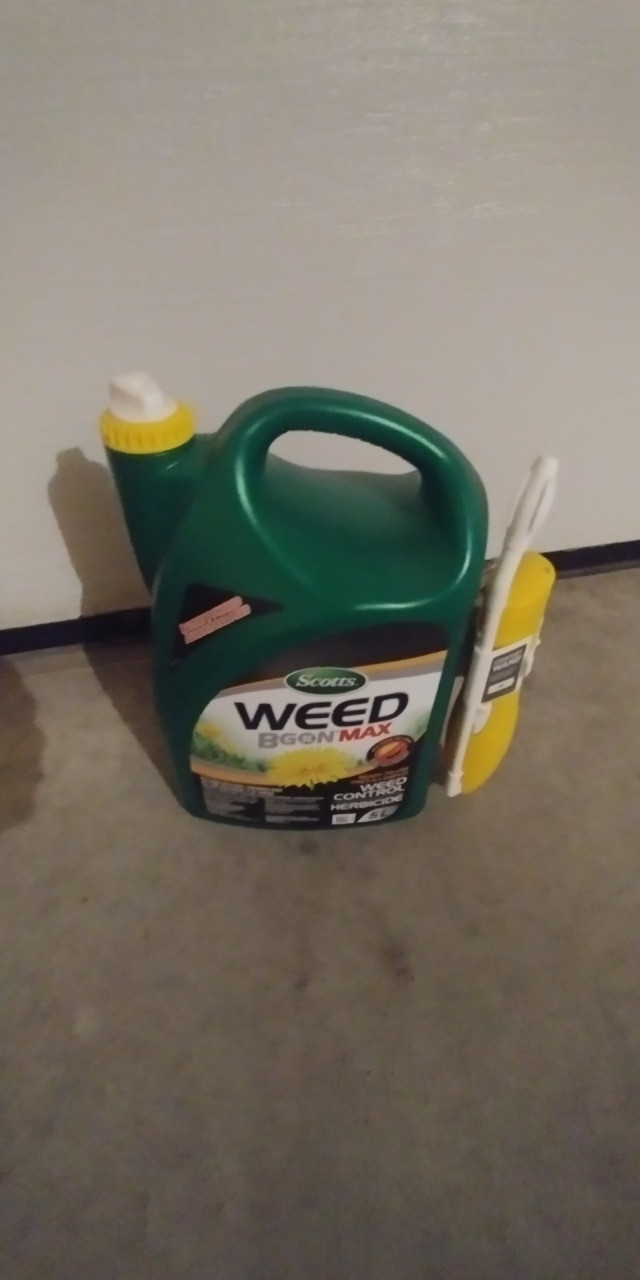 Scotts Weed Begon Max - 5 Litre in Other in Kitchener / Waterloo