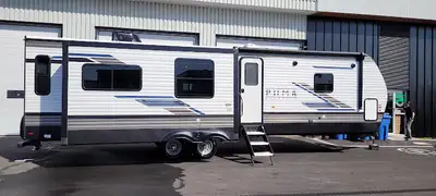 ***À VENDRE - OFFRE SPÉCIALE*** ***Superbe roulotte Puma 2022 Palomino*** Jamais déplacée et située...
