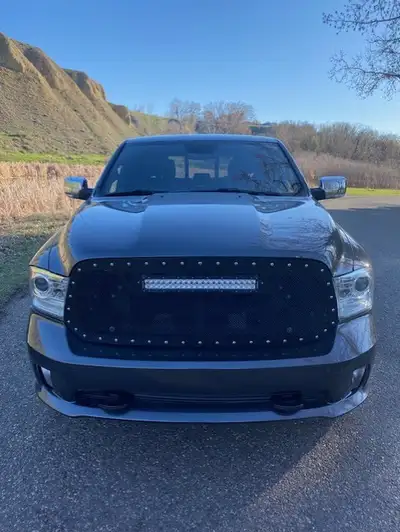 2016 Ram 1500 - Limited Crew Cab 5.6ft 4WD (Fully Loaded) - 174,000 Kms (Low Mileage for Model Year)...