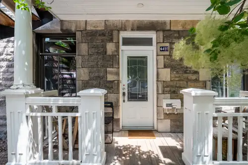 LOGEMENT 6 1/2 À LOUER DANS LE PLATEAU-MONT-ROYAL RÉCEMMENT RÉNOVÉ 4459 rue Marquette (RDC), coin Mo...