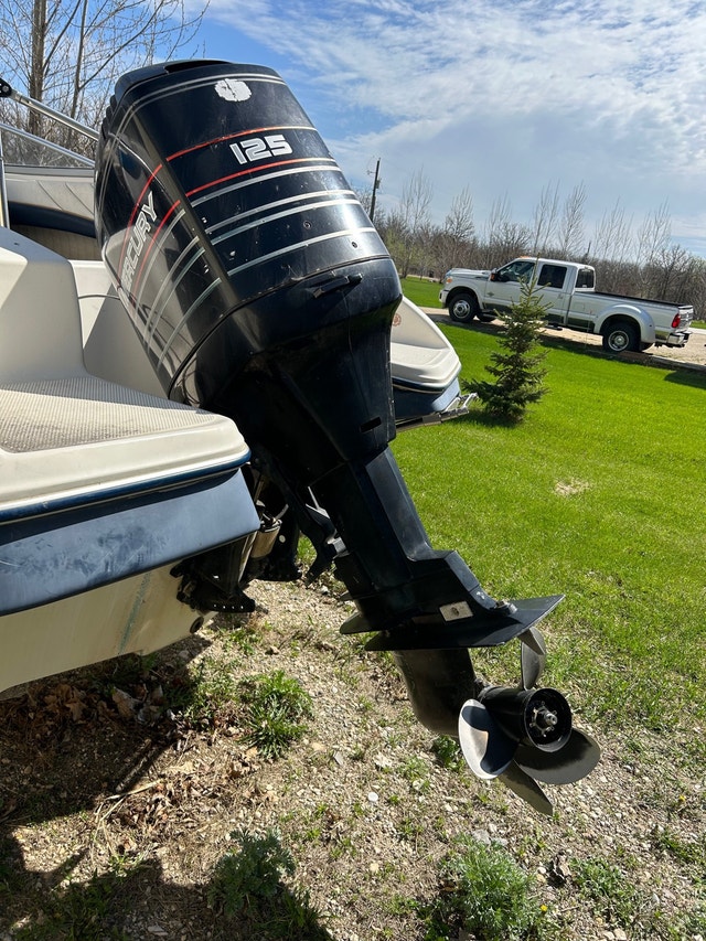 1999 Bayliner special edition 125 horsepower outboard motor Powerboats & Motorboats Winnipeg