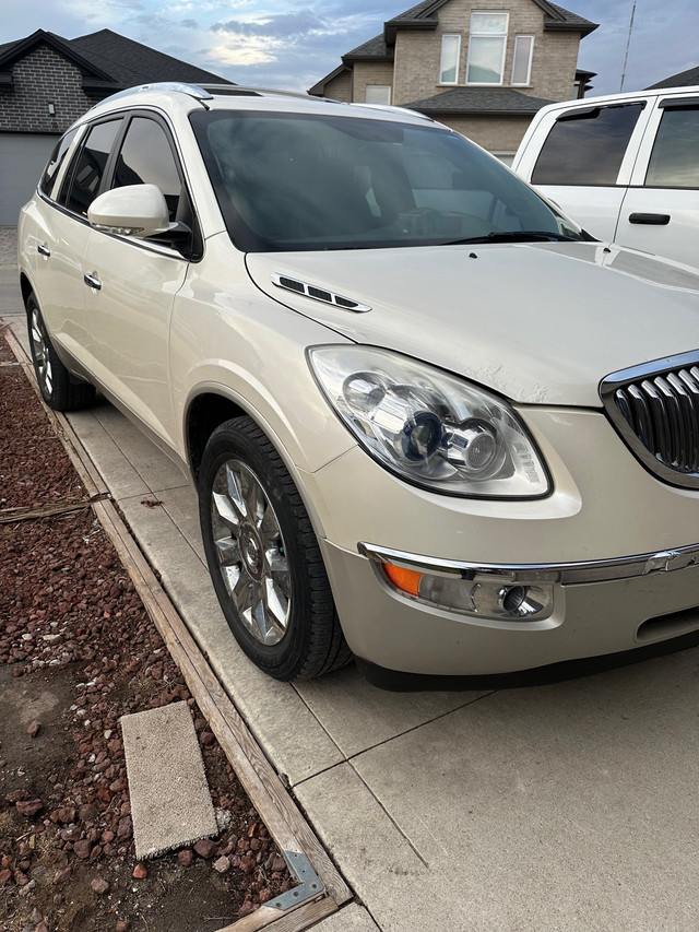 2012 Buick enclave  in Cars & Trucks in London - Image 2