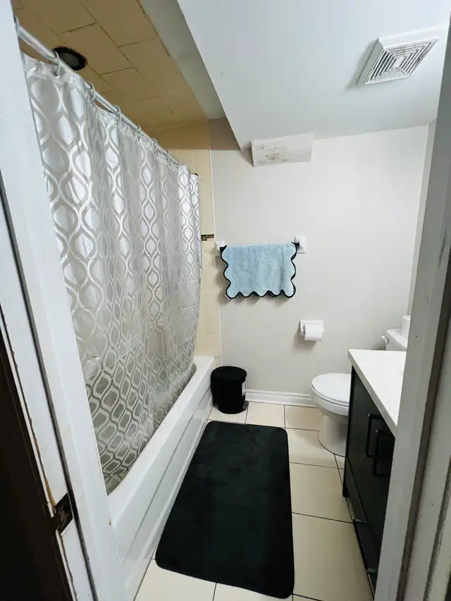 one shared bedroom in two bedroom basement in Room Rentals & Roommates in Mississauga / Peel Region - Image 4