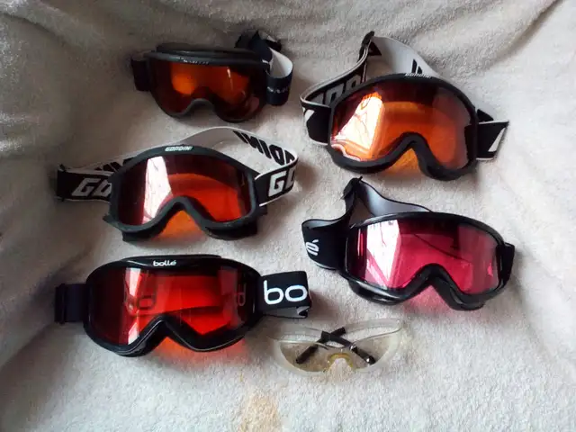 Winter Sports helmet Size S (52-54 cm). Skates s.13,3,4,5,7. in Skates & Blades in Ottawa - Image 4