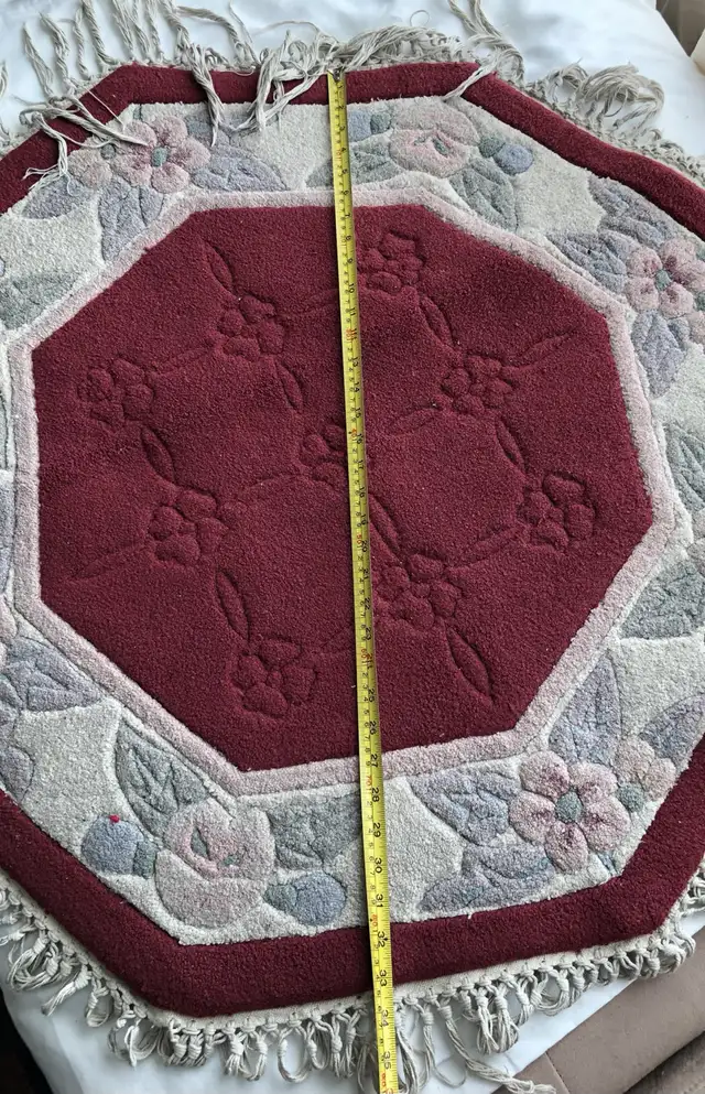 area rug , mat, nice colour and style great for any area  in Rugs, Carpets & Runners in London - Image 4