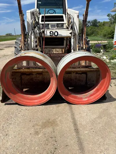 Conversion rims for 2090 case tractor. Fits 34 inch hub. Has 38 inch outside so instead of 23.1 x 34...