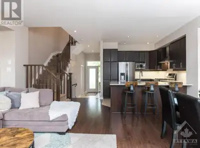 Excellent location, Beautiful clean and spacious 2-storey, 3 bedroom and 2.5 bathroom middle townhou...