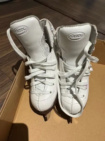 EUC figure skates boys and girls available size 10/11/12, View more