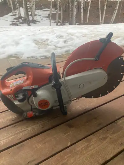 For sale is a Stihl TS 420 cut-off saw in good working condition. This is a powerful and reliable sa...