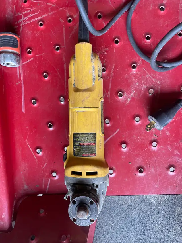 Dewalt grinder in Power Tools in Barrie - Image 3