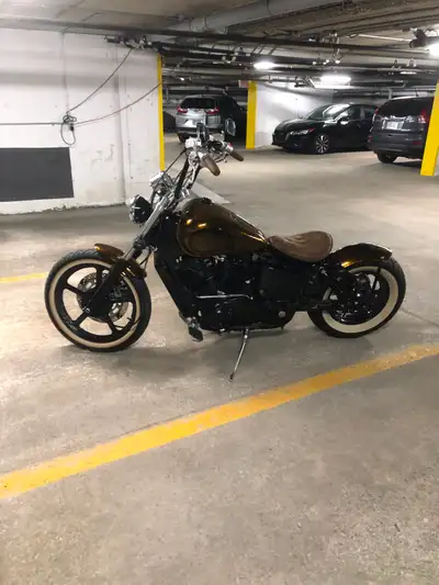 Honda Shadow VT-1100 montée BOBBER , reconstruit par professionelle ... Bcp de pièces et argent inve...