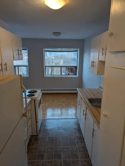 1 Bedroom apartment - small building - 2nd floor - $1525+hydro