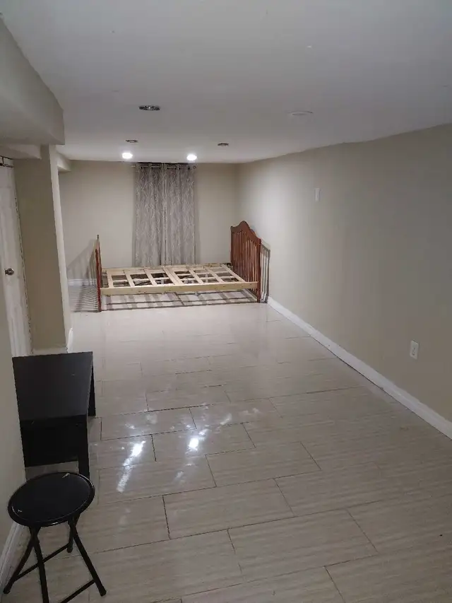 Basement Bachelor Studio to let