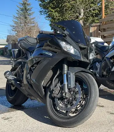 2012 zx10r Super fun and fast bike ! Lots of carbon pieces on this bike M4gp exhaust Looking for tra...