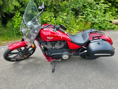 original owner, low kms, new rubber front and back, great ride. 1600cc, loads of power, saddlebags....