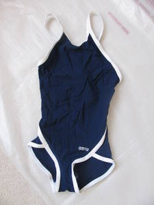 Arena girls' swimwear, made in France, Size UK 24, Italy 10A in Kids & Youth in Markham / York Region - Image 2