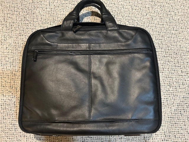 Targus Deluxe Laptop Travel bag in Laptop Accessories in Oshawa / Durham Region