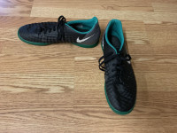 LIke New Nike Runners Men Size 10.5 - $40
