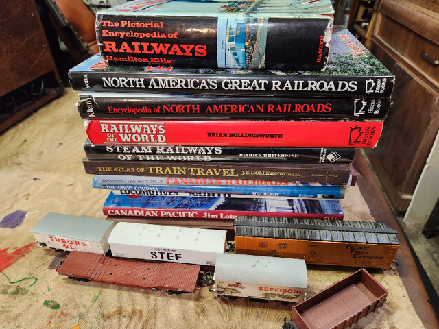 11 railway books plus 6 model wagons (Sold pending Pick up) in Non-fiction in Markham / York Region - Image 3