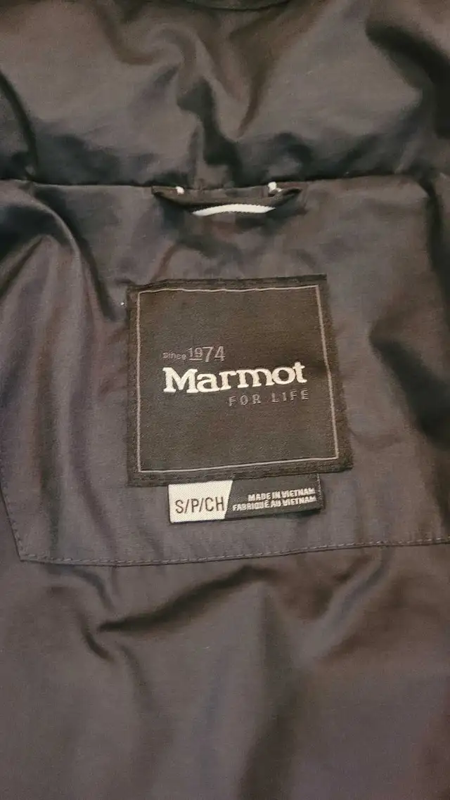 Marmot Down Jacket - Size S Womens in Women's - Tops & Outerwear in Calgary - Image 4