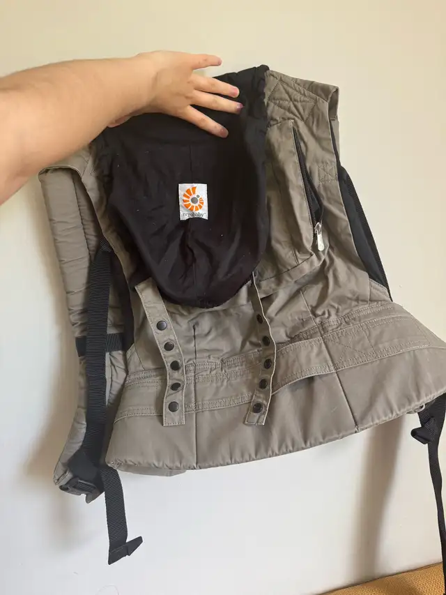 Ergobaby baby carrier  in Strollers, Carriers & Car Seats in Mississauga / Peel Region - Image 2