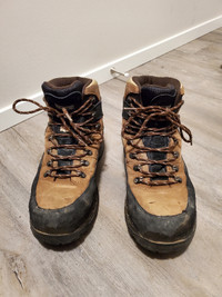Dakota size 12 safety boots, used 1 week - FREE BONUS CRAMPONS