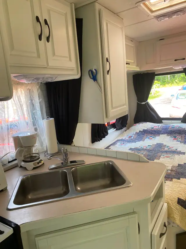 E350 Motorhome ClassC in RVs & Motorhomes in Summerside - Image 10