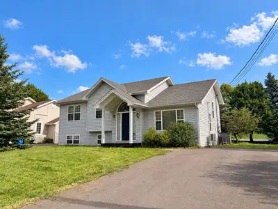 Beautiful detached house in Central Dieppe with 2000 sqft. Main floor features bright living room, k...