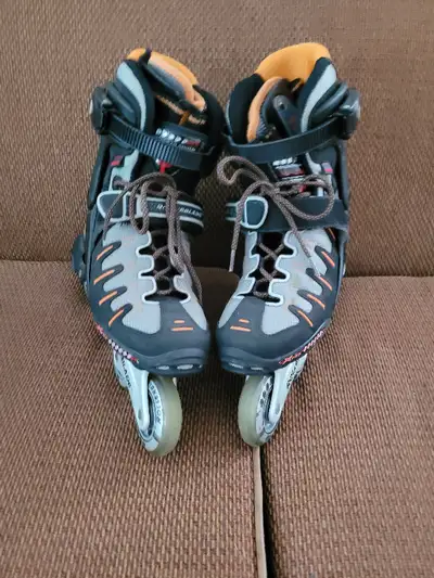 Patin a roues alignées Rollerblades, Grandeur 8 Homme. Comme neuve.