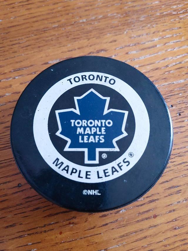 Toronto Maple Leafs Puck in Arts & Collectibles in Ottawa