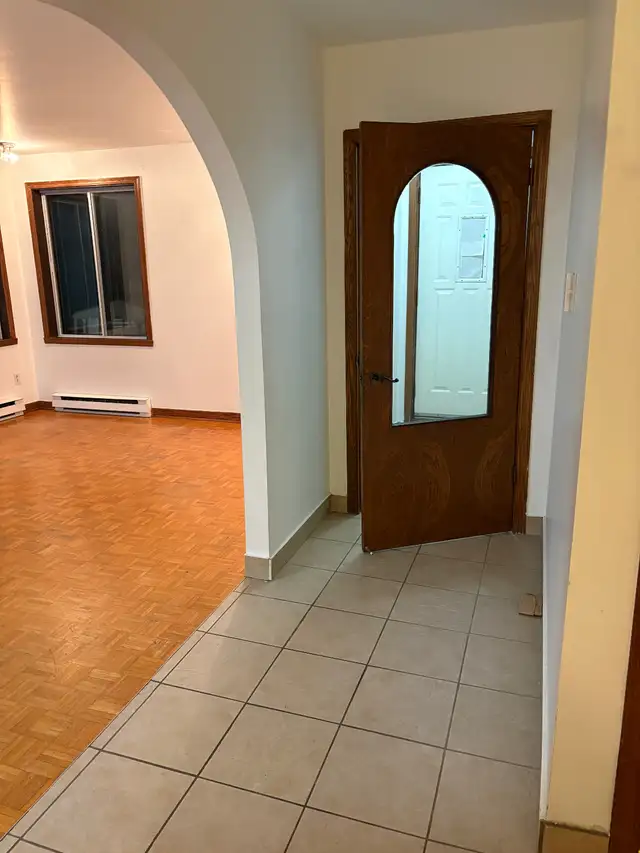 LIBRE TRÈS TRÈS GRAND 6 1/2 à louer à Vimont Laval