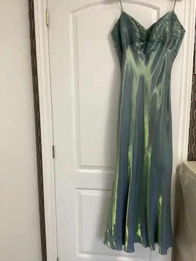 Robe de bal, portée une fois, bleue et or, 16 ans, View more