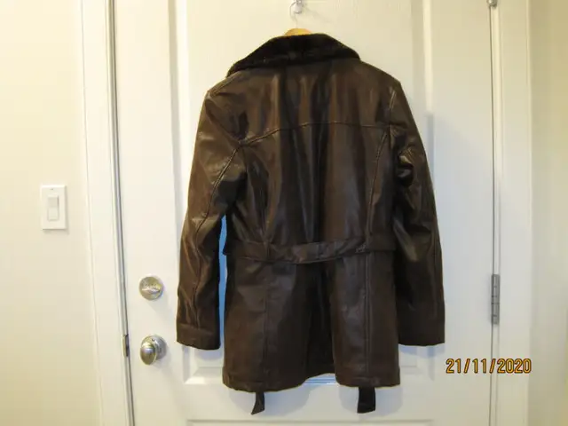 WOMEN'S WINTER LEATHER JACKETS AND MATCHING GLOVES in Women's - Tops & Outerwear in Calgary - Image 5