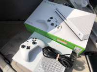 1 TB Xbox One S White⎮  In   Box !
