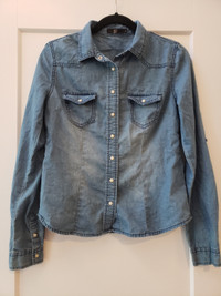 Nice GIrl Size Small Women's Blue Jean Button Up Long Sleeve Top