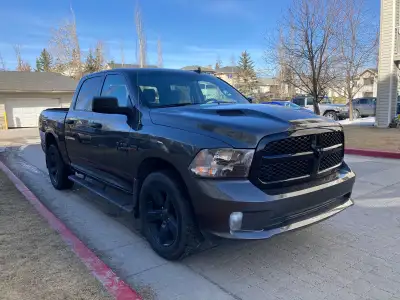2020 ram 1500 classic night edition Crew Cab V8 HEMI. Automatic, 4x4, Power windows and locks, heate...