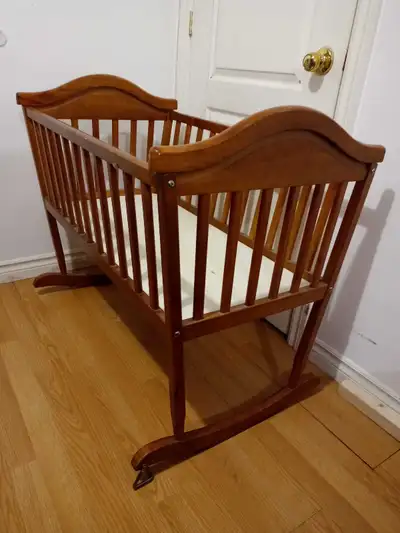 Berceau en bois, View more