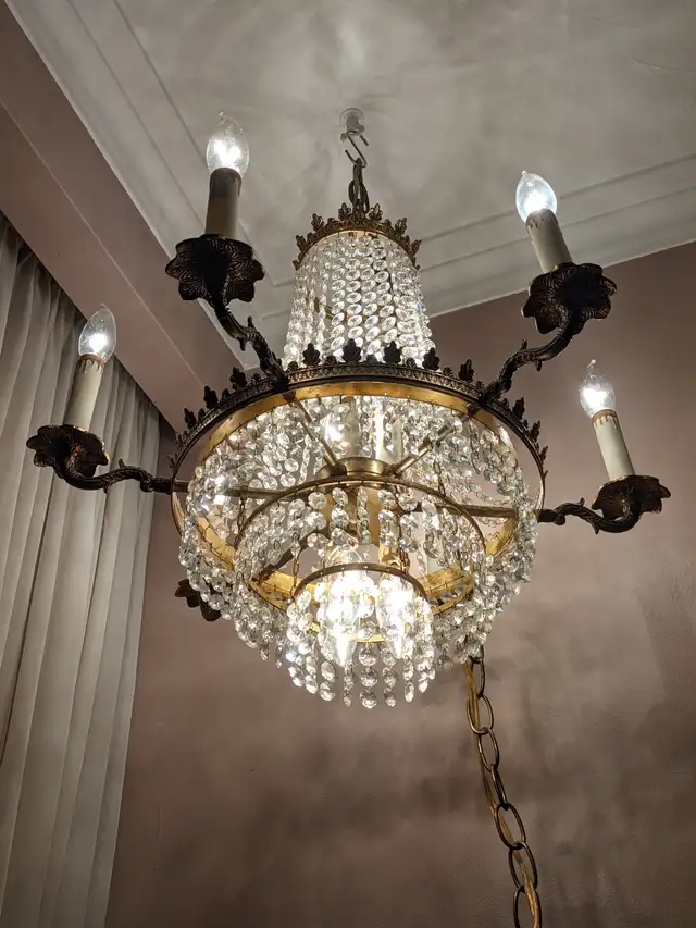 CHANDELIER - 12 CANDLE - 811 CRYSTALS ON SOLID BRASS FRAME in Indoor Lighting & Fans in City of Toronto - Image 3