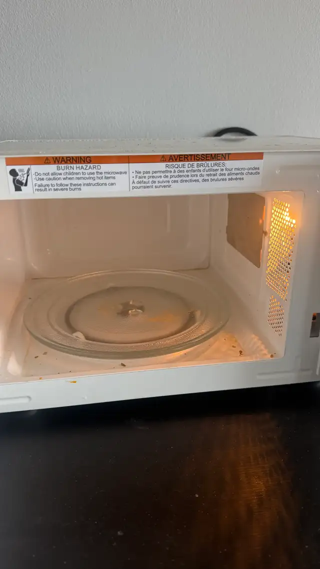 Microwave  in Microwaves & Cookers in City of Halifax - Image 4