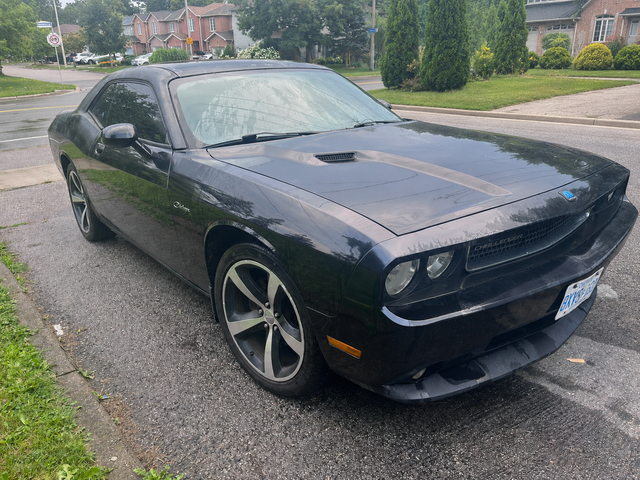 2009 Dodge Challenger 3.5 SE in Good Running Condition $4000